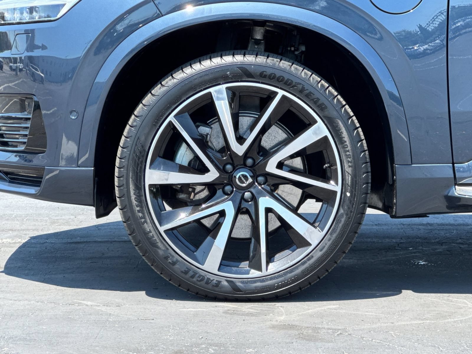 Certified 2023 Volvo XC90 T8 Ultimate AWD/4WD image 32
