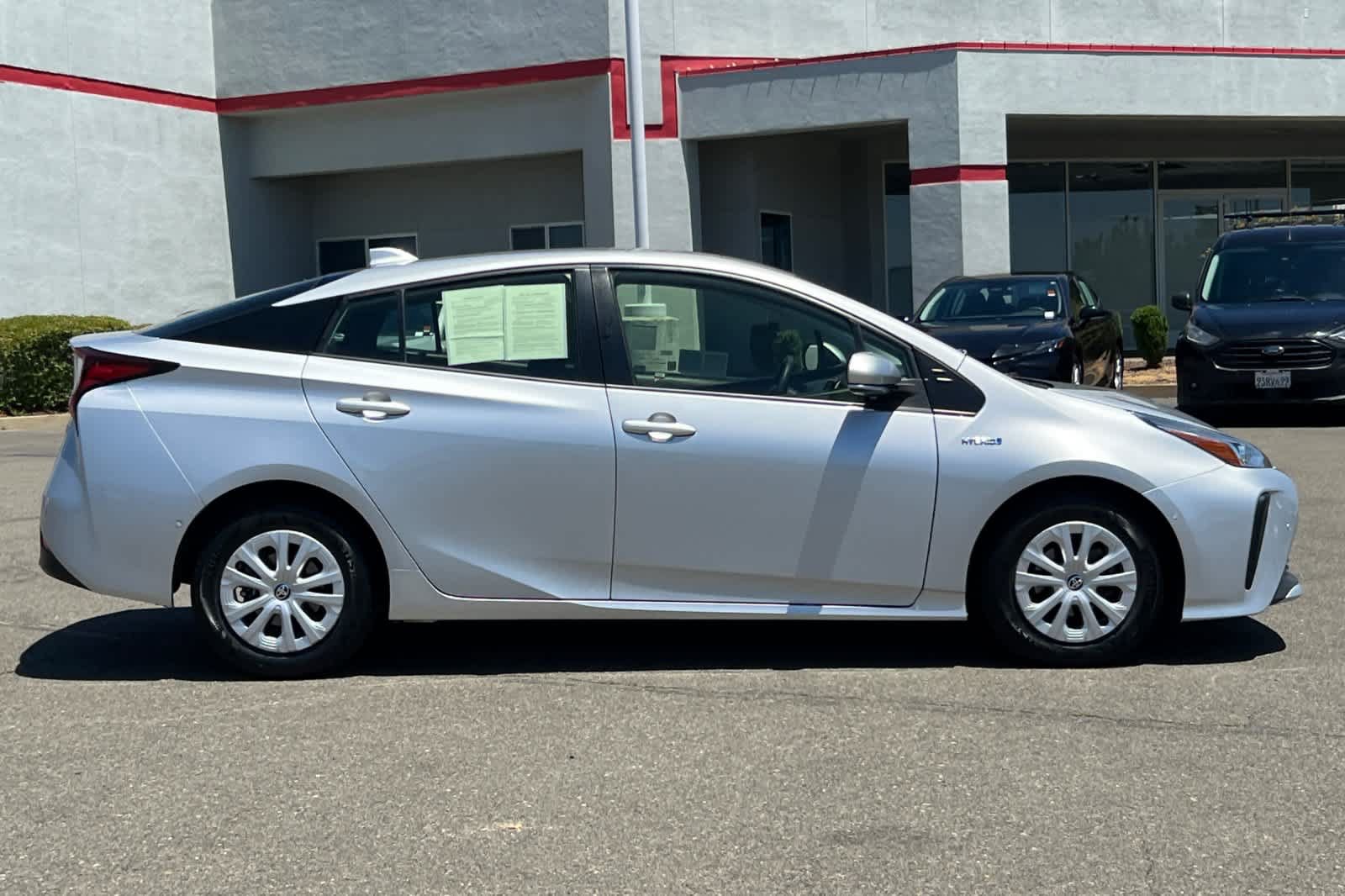 Used 2021 Toyota Prius LE FWD image 6
