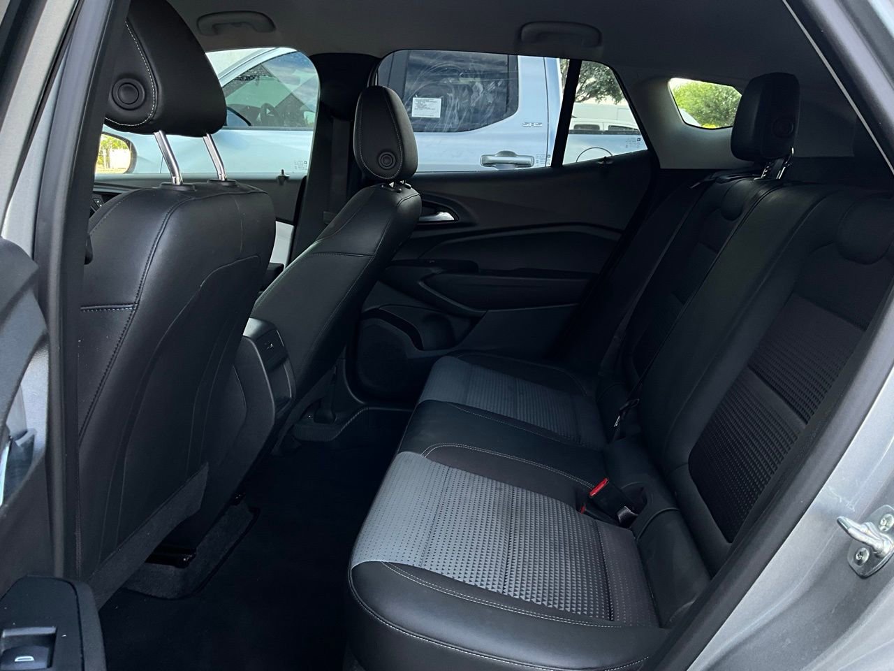 Used 2025 Chevrolet Trax LT image 11