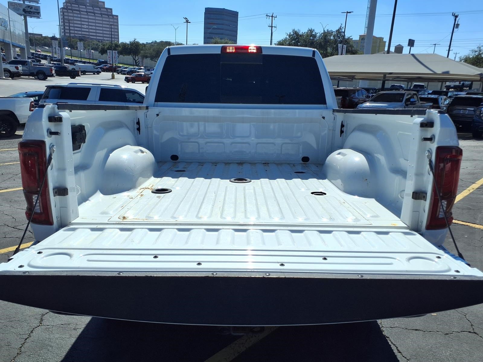 Used 2025 RAM 2500 Laramie AWD/4WD image 12