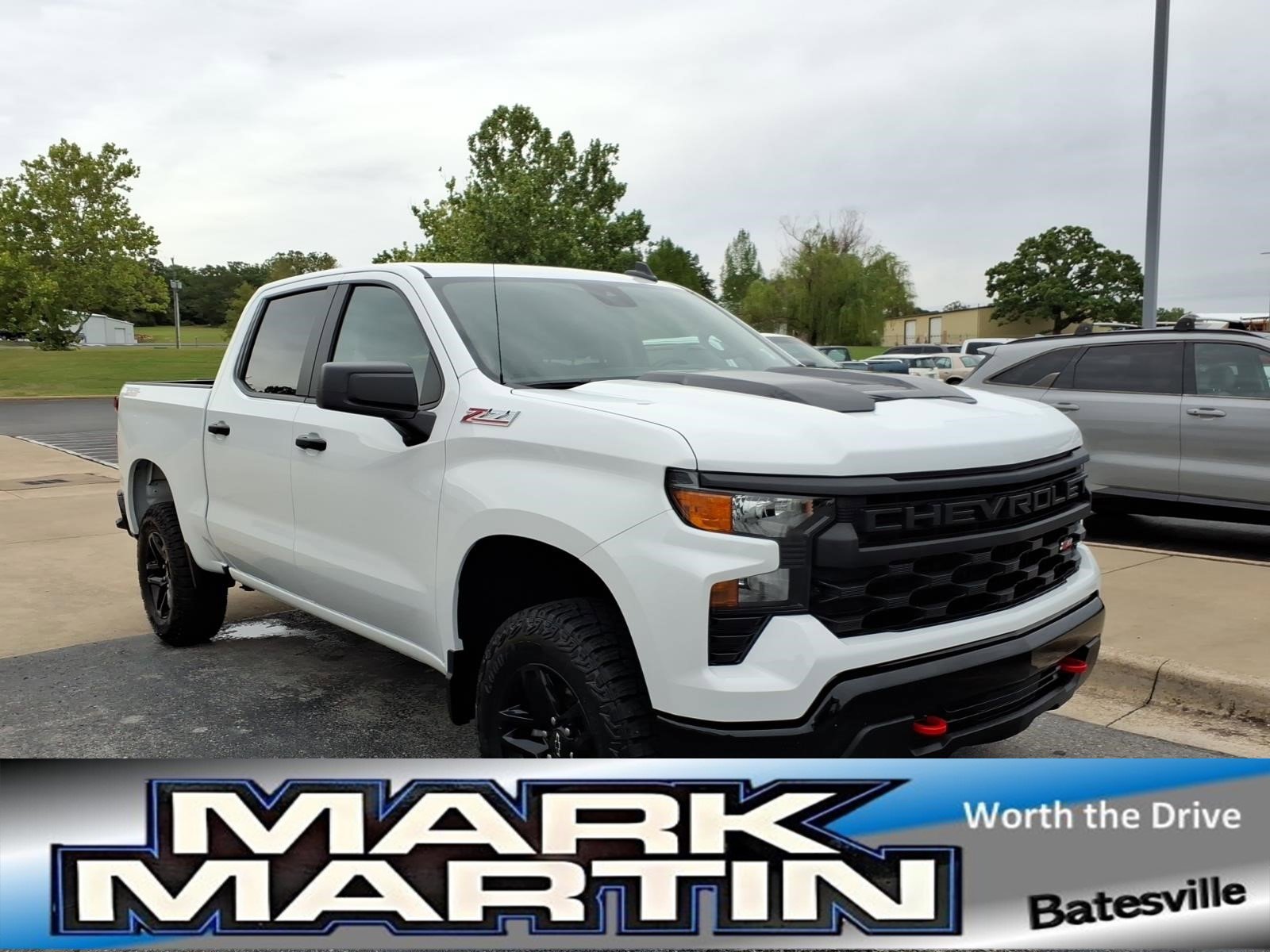Used 2025 Chevrolet Silverado 1500 Custom Trail Boss AWD/4WD image 1
