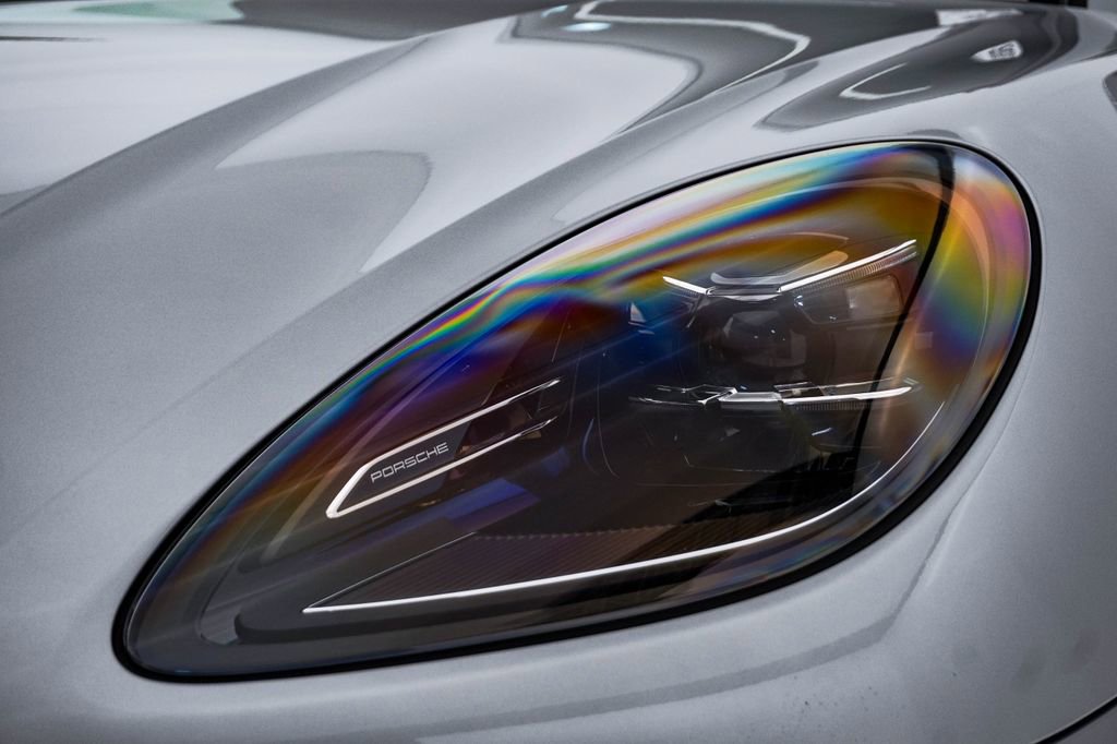 Certified 2026 Porsche Macan AWD/4WD image 7