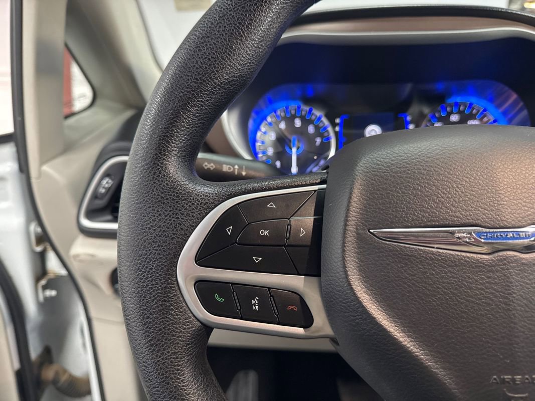 Used 2020 Chrysler Voyager Lxi image 12