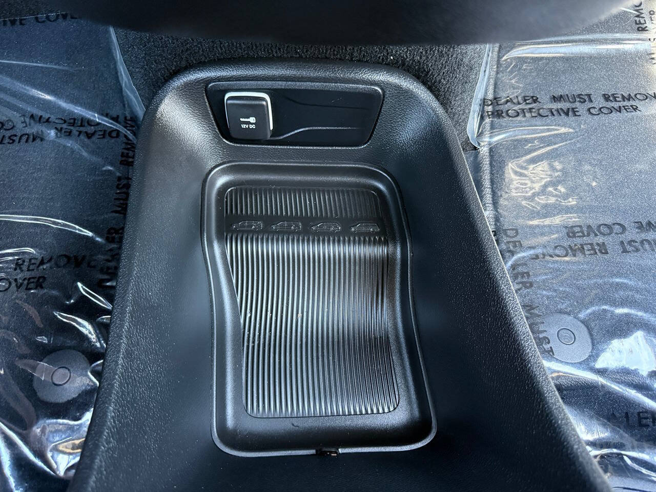 Used 2024 Chrysler Pacifica Touring FWD image 44