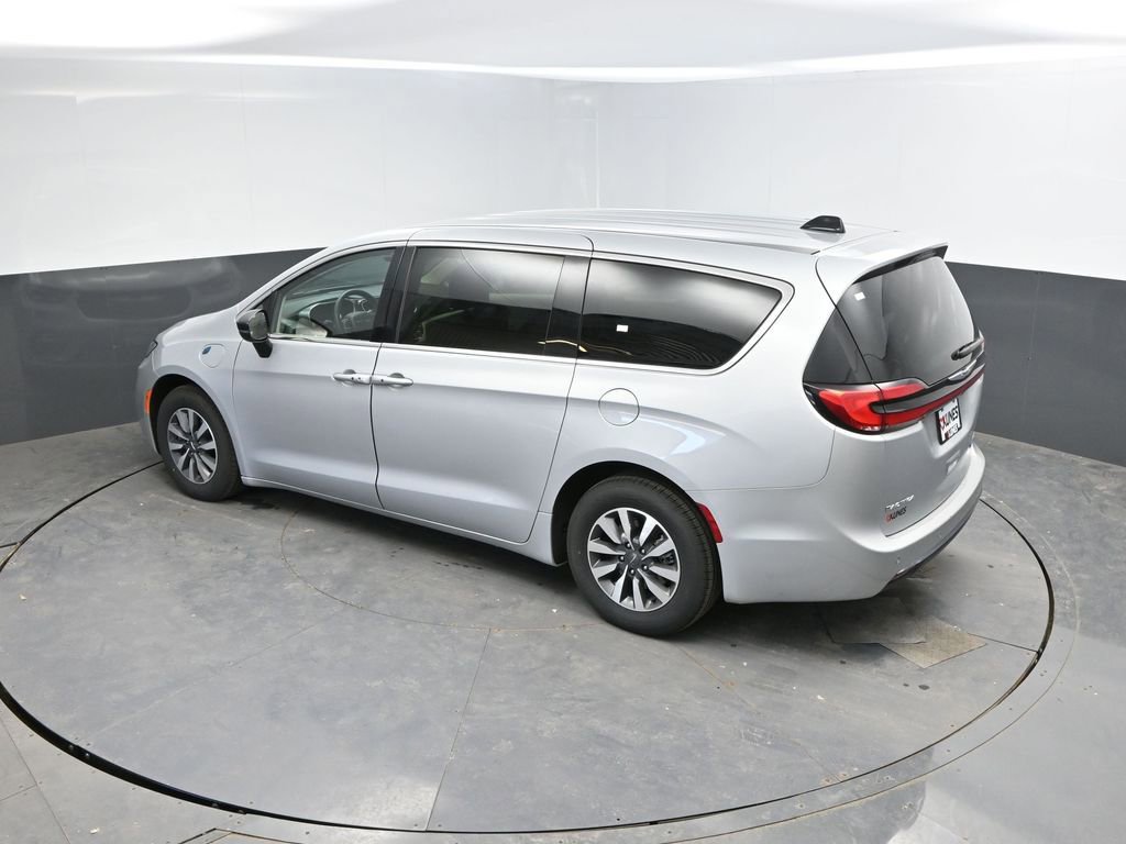 Used 2024 Chrysler Pacifica Select FWD image 28