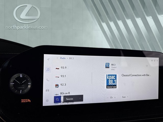 Certified 2025 Lexus LS 500 w/ Interior Upgrade Package image 17