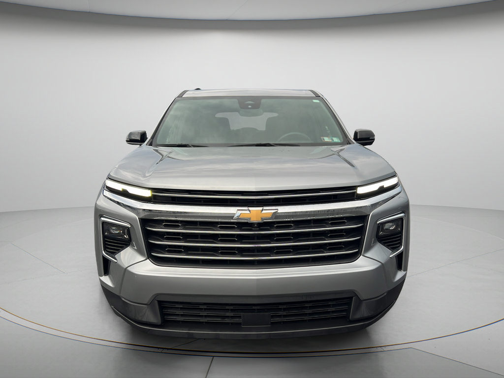 Used 2025 Chevrolet Traverse LT w/ Driver Confidence Package AWD/4WD image 2