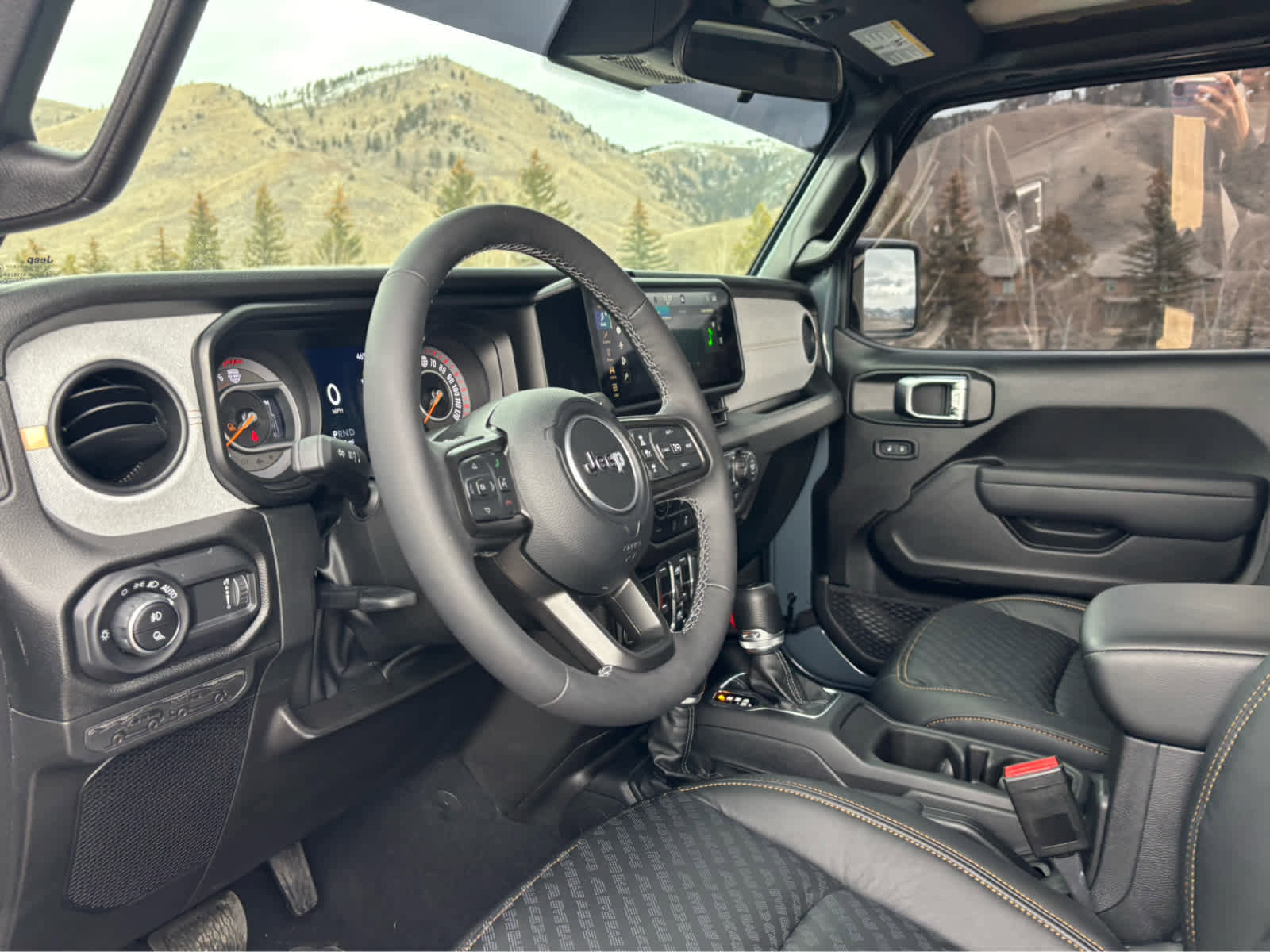 Used 2025 Jeep Gladiator Sport image 16