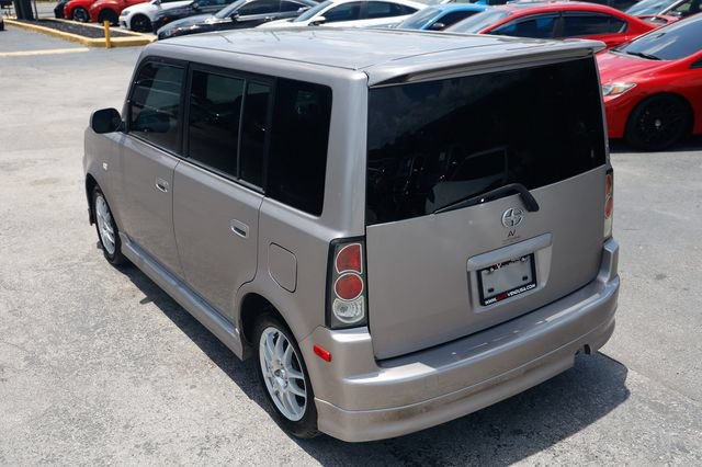 Used 2005 Scion xB FWD image 8