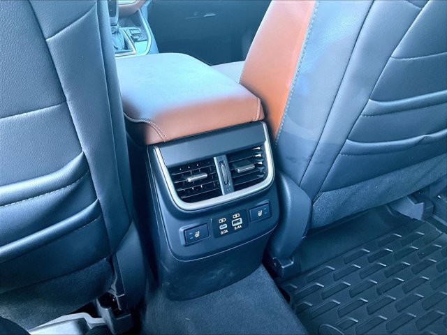 Used 2025 Subaru Outback Touring AWD/4WD image 23