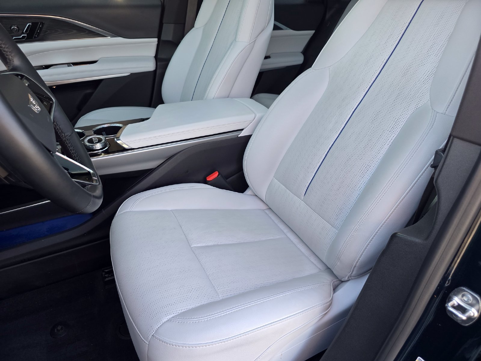 Used 2024 Cadillac Lyriq Sport AWD/4WD image 27