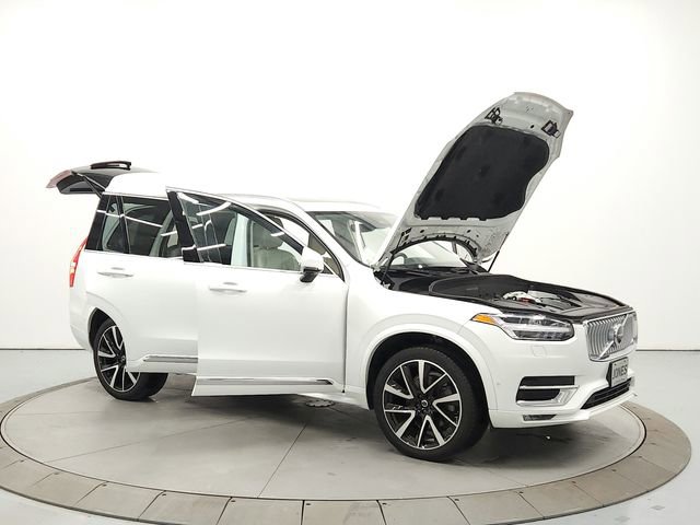 Used 2024 Volvo XC90 B6 Plus image 9