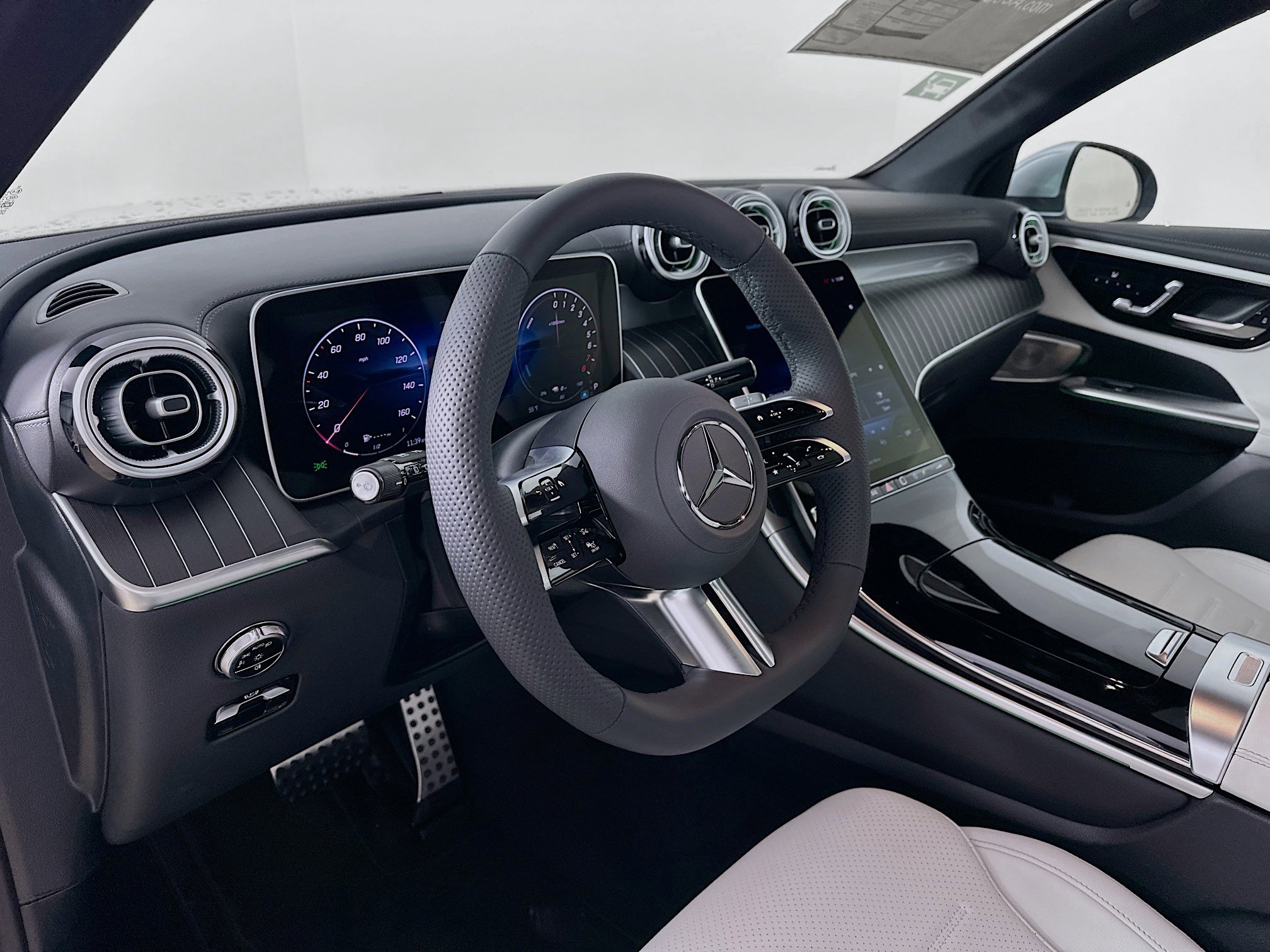 Certified 2025 Mercedes-Benz GLC 350e 4MATIC image 9