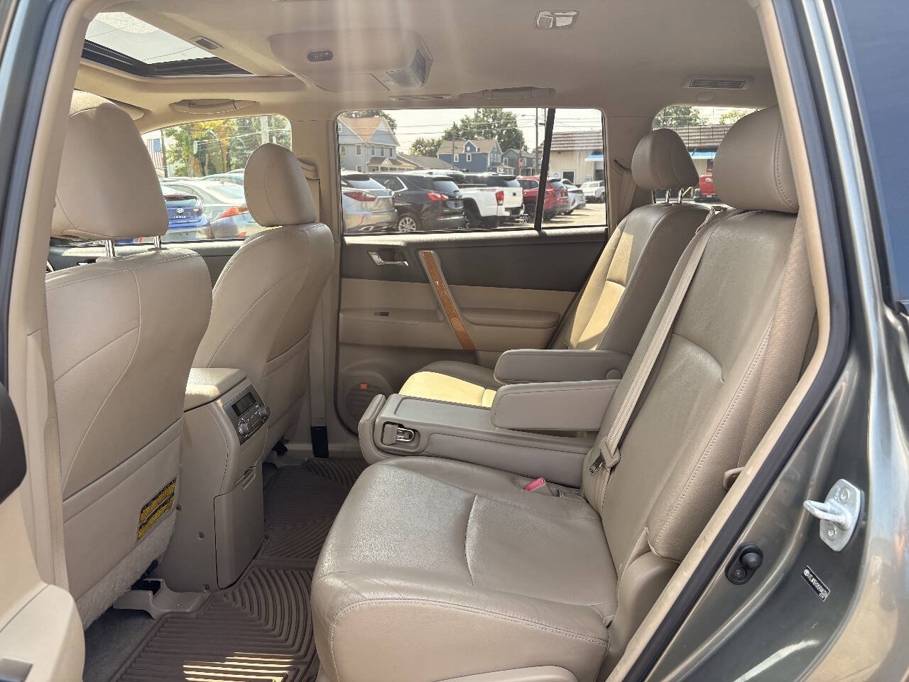 Used 2010 Toyota Highlander Limited AWD/4WD image 20