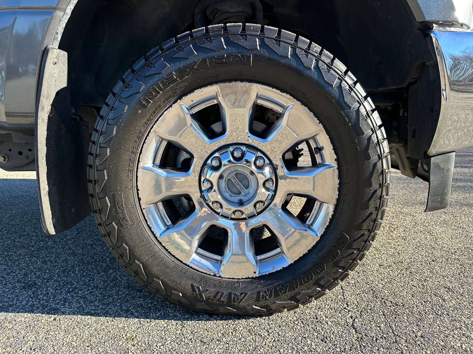 Used 2018 Ford F350 Lariat w/ Chrome Package image 12