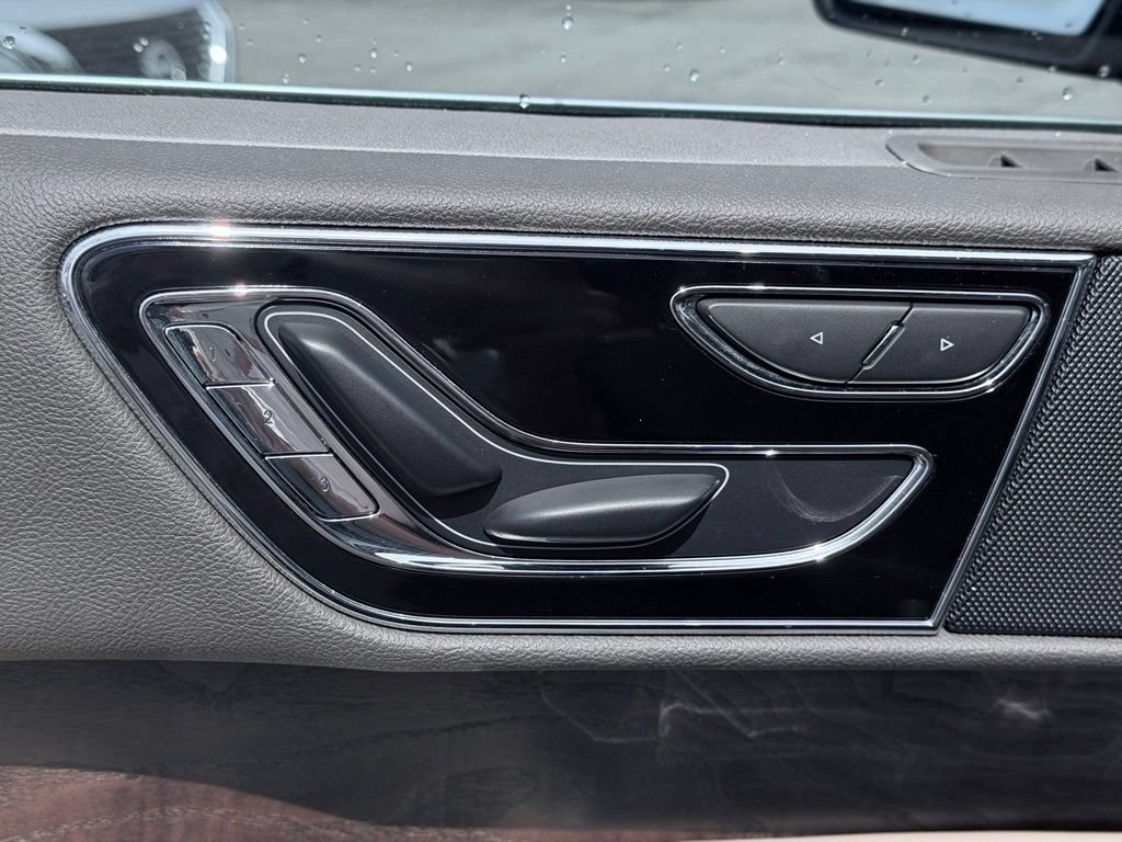 Used 2022 Lincoln Navigator 4WD image 19