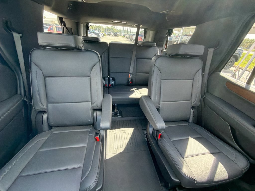 Used 2025 GMC Yukon Denali w/ Sun & Power Step Package AWD/4WD image 15