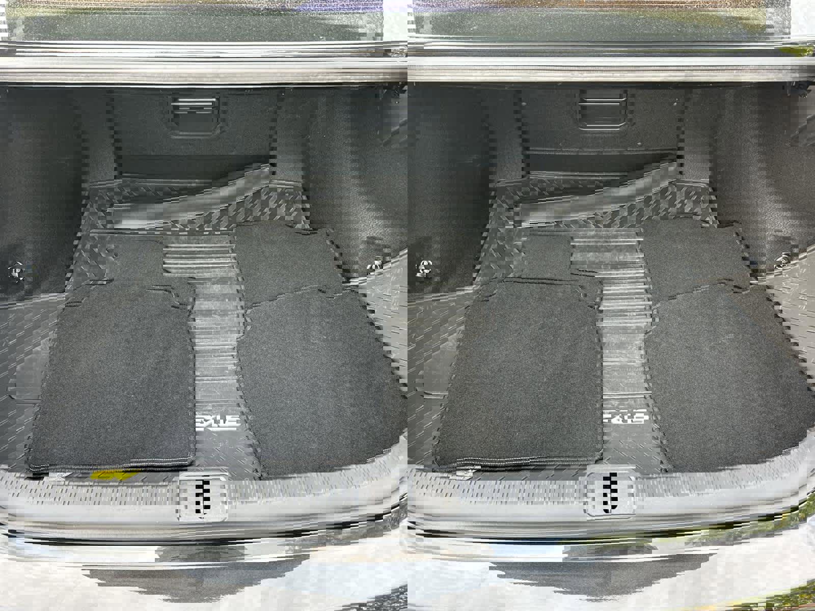 Used 2024 Lexus ES 300h w/ Premium Package image 20