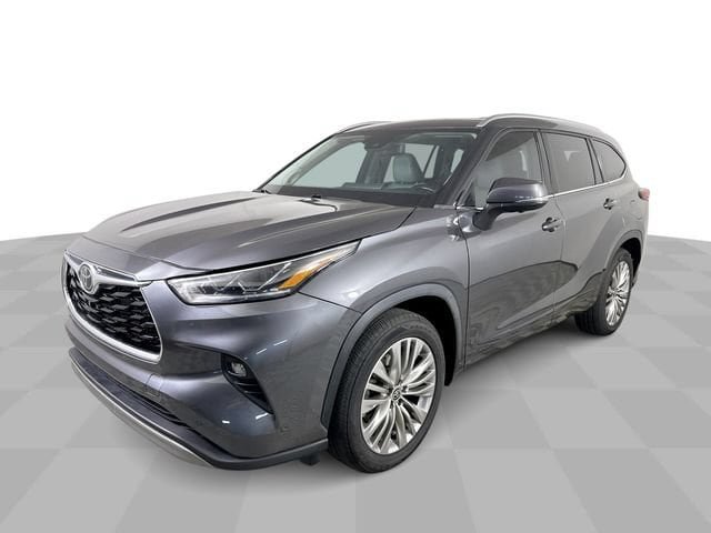 Used 2023 Toyota Highlander Platinum FWD image 4