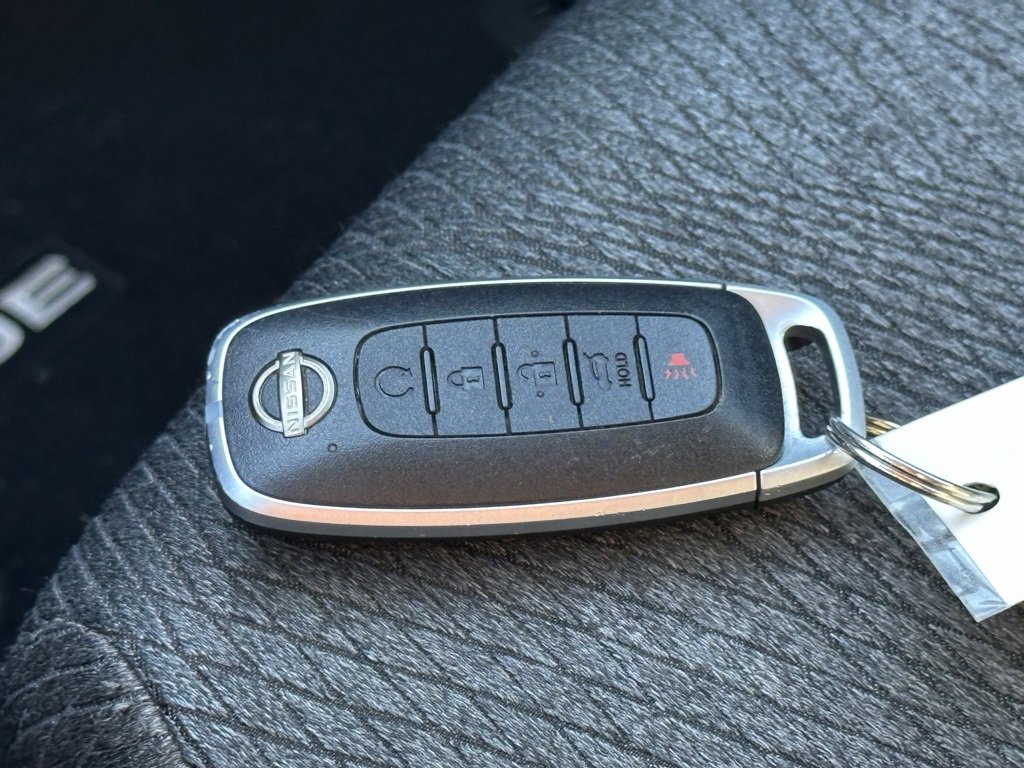 Used 2024 Nissan Rogue SV image 30