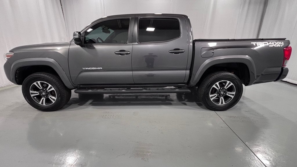 Used 2016 Toyota Tacoma TRD Sport AWD/4WD image 8