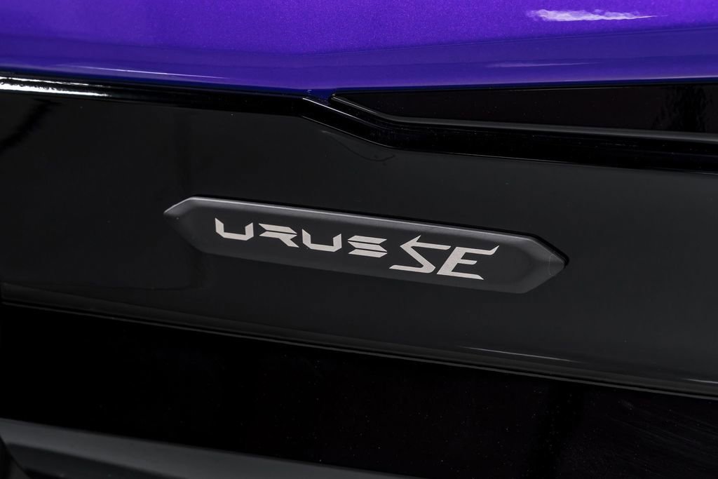Used 2025 Lamborghini Urus SE AWD/4WD image 56
