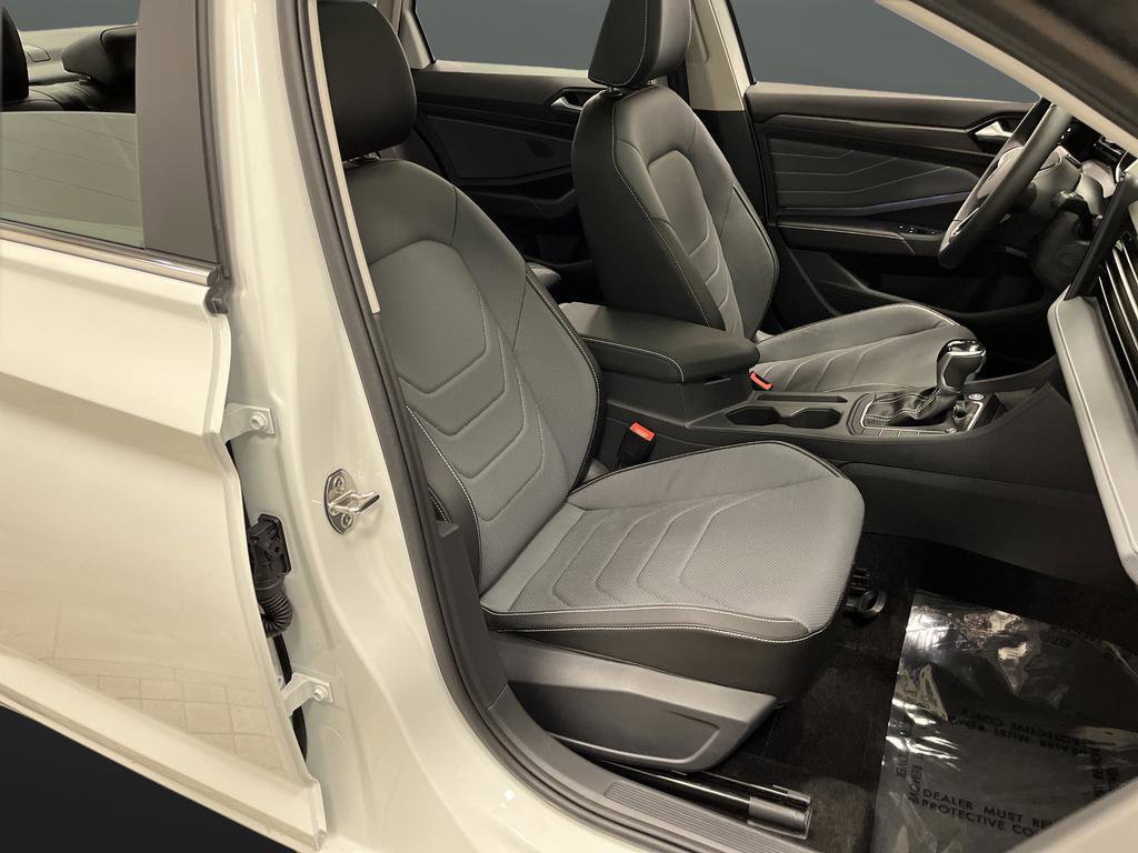 Used 2025 Volkswagen Jetta SEL image 28