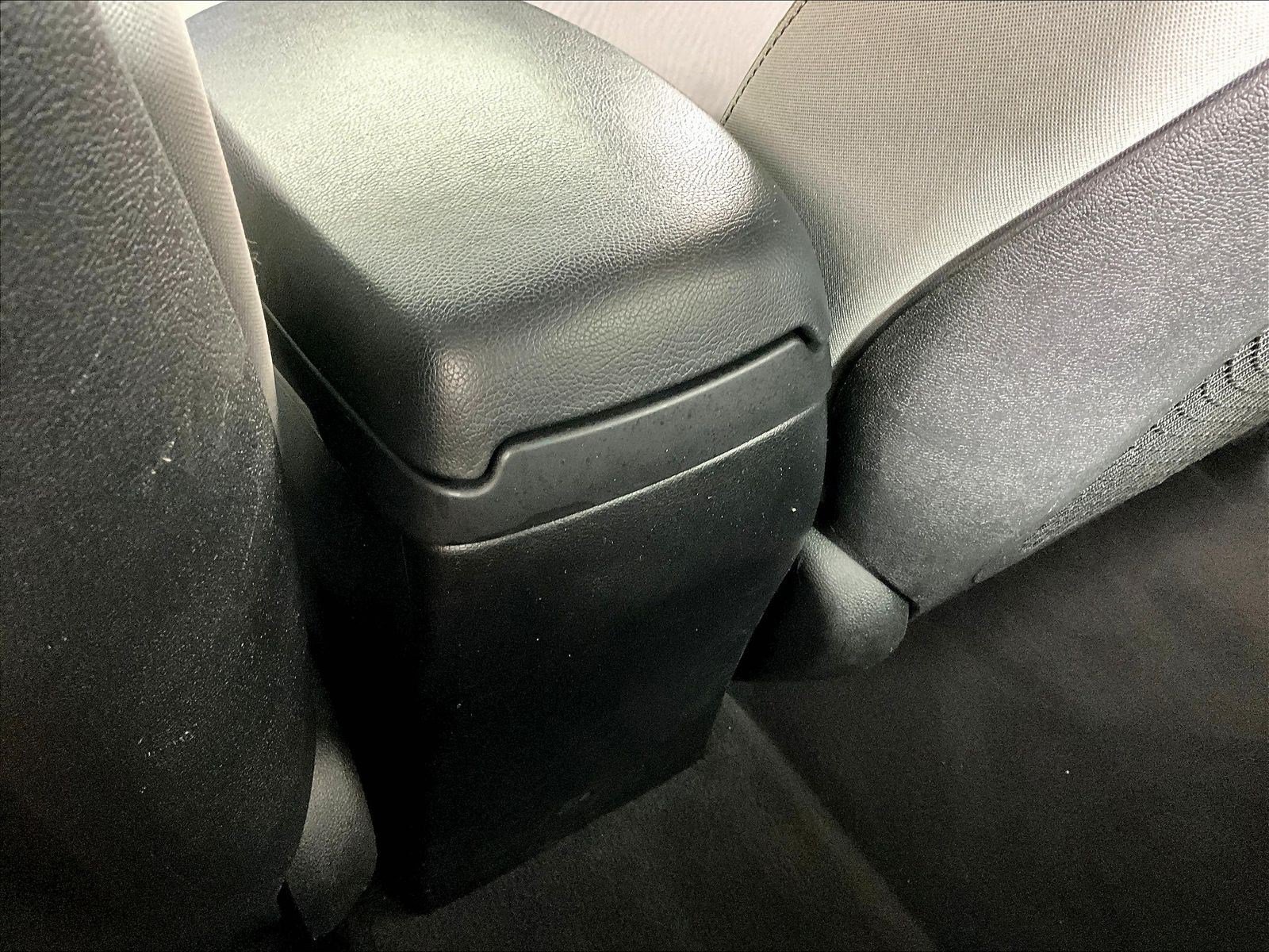 Used 2013 Hyundai Elantra GLS w/ Preferred Pkg FWD image 10