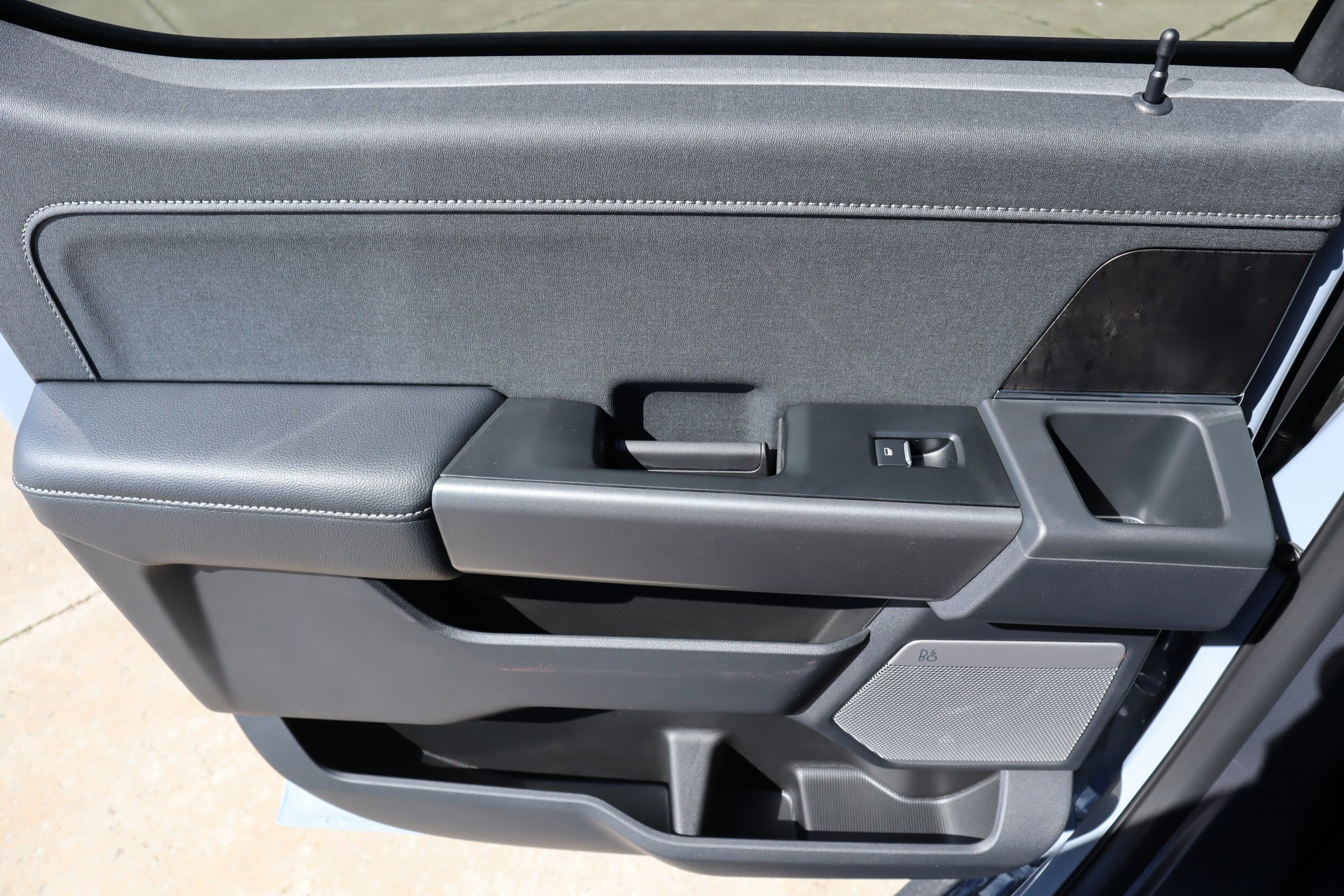 New 2026 Ford F350 Lariat w/ Black Appearance Package image 19
