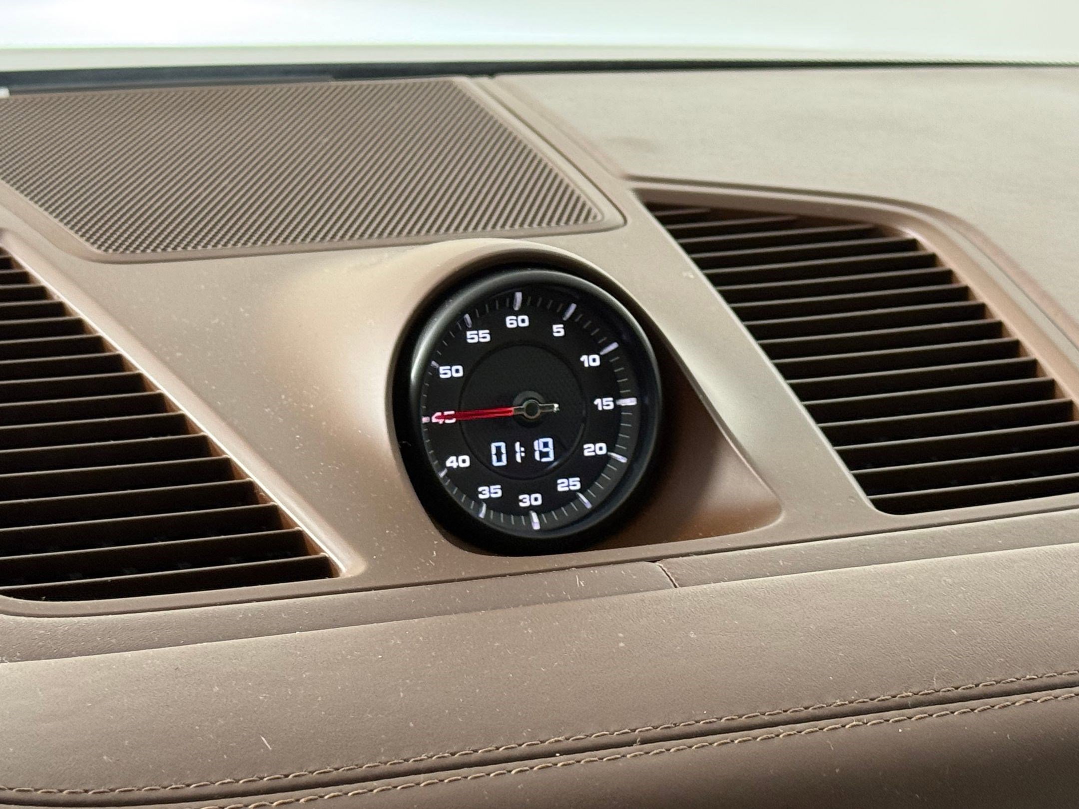 Certified 2023 Porsche Cayenne Platinum Edition image 24