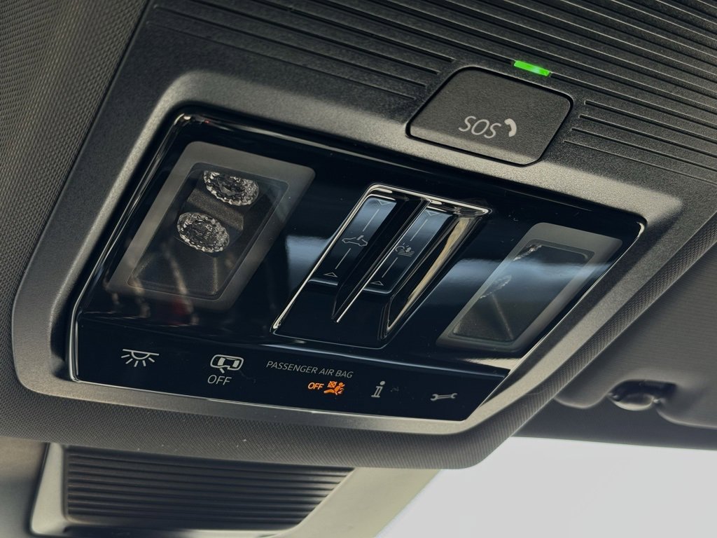 New 2025 Volkswagen Tiguan SE R-Line image 33