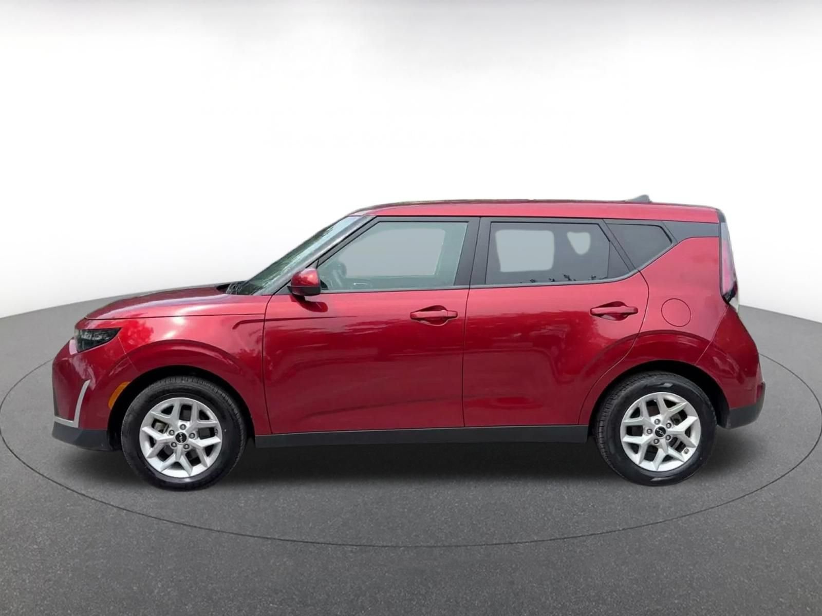 Used 2025 Kia Soul LX w/ LX Technology Package FWD image 8