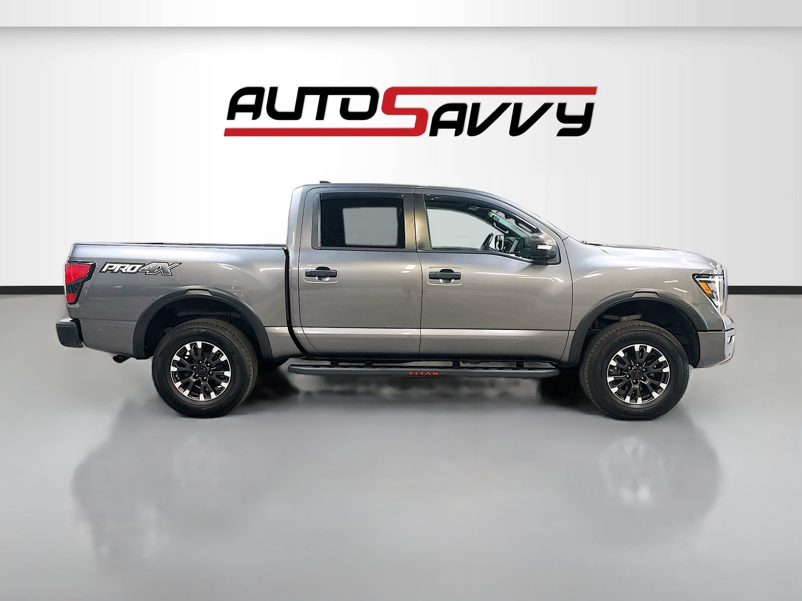 Used 2022 Nissan Titan PRO-4X w/ Pro-4x Convenience Package AWD/4WD image 8