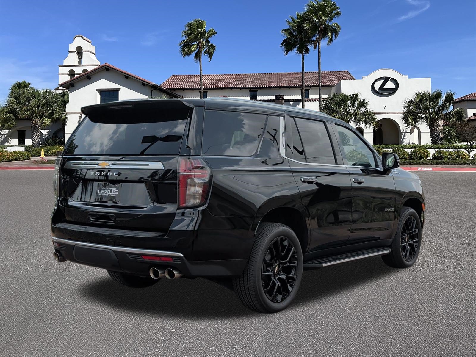 Used 2023 Chevrolet Tahoe High Country AWD/4WD image 2