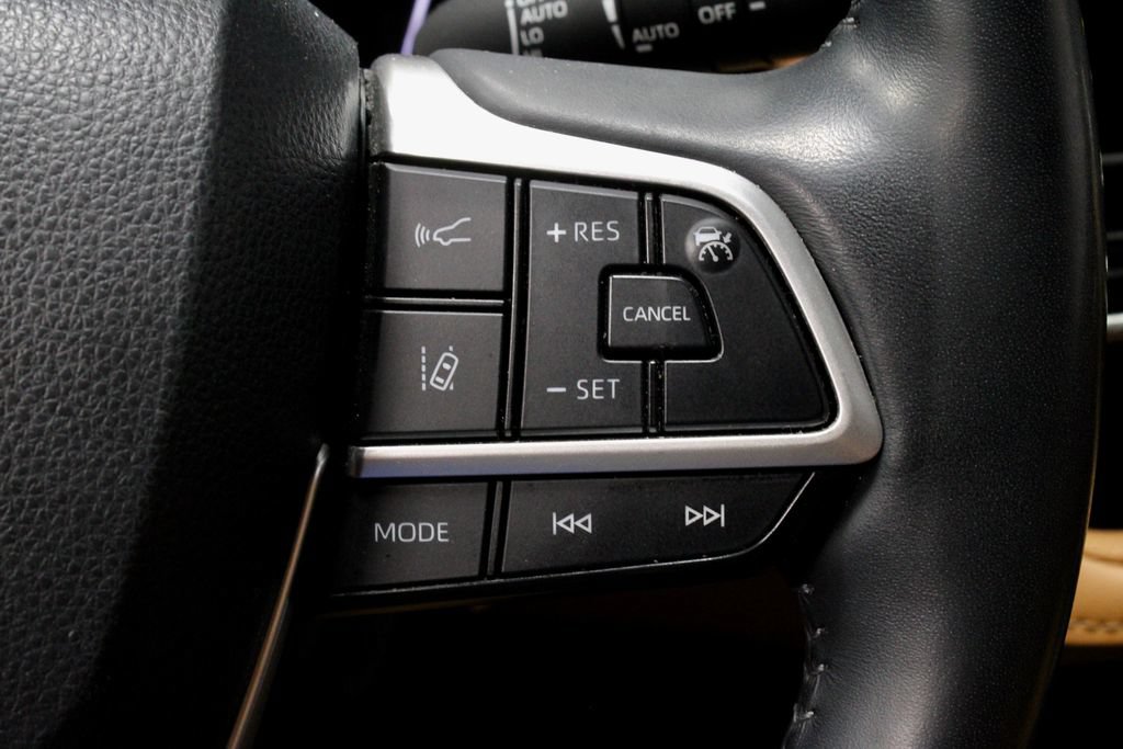 Used 2022 Toyota Highlander Platinum AWD/4WD image 28