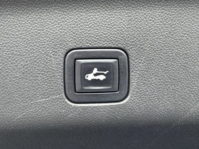 Used 2022 Chevrolet Tahoe RST w/ Luxury Package RWD image 15