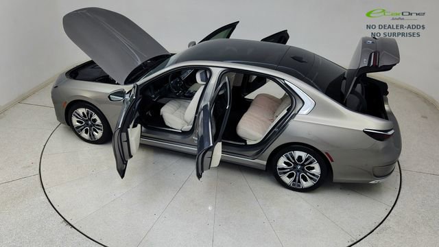 Used 2024 BMW i7 xDrive60 image 89
