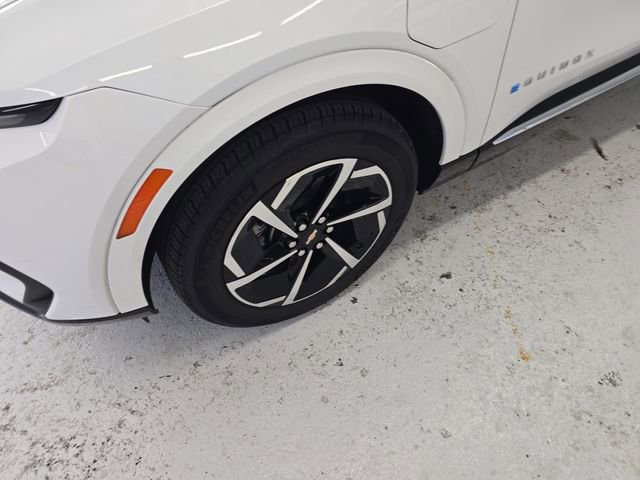 Certified 2025 Chevrolet Equinox EV LT image 9