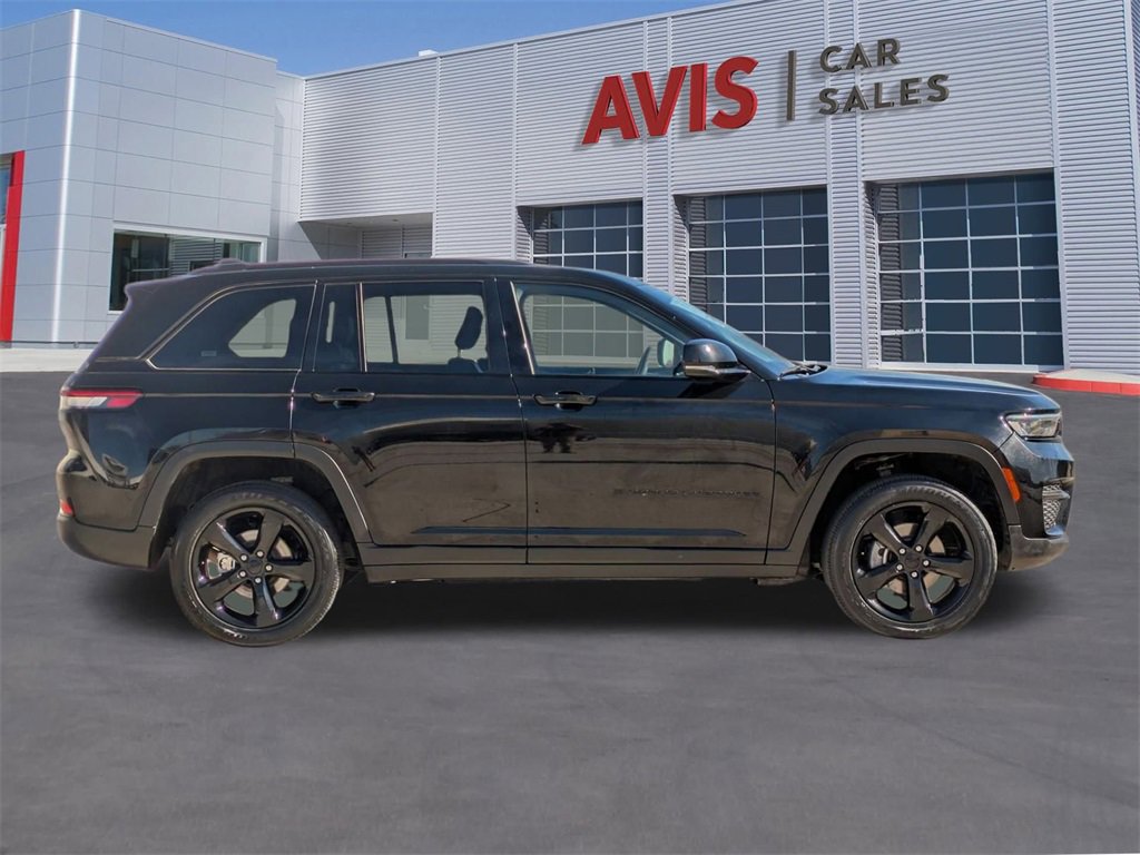 Used 2023 Jeep Grand Cherokee Altitude image 5