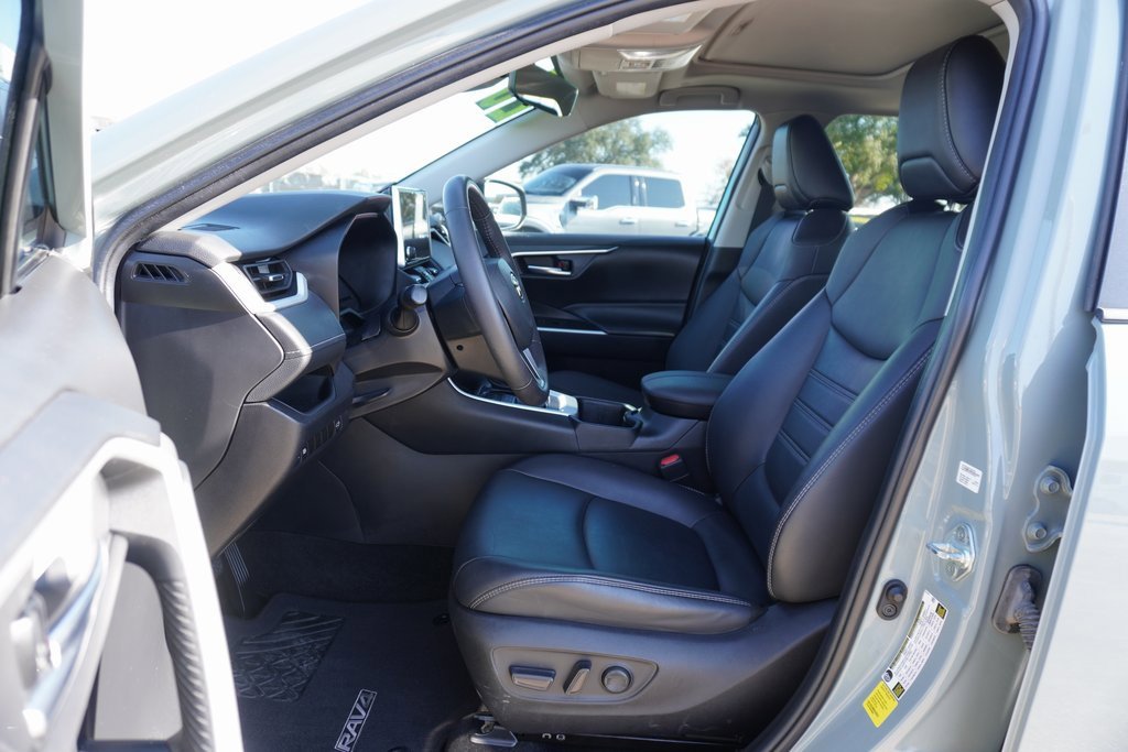 Used 2023 Toyota RAV4 XLE Premium image 7