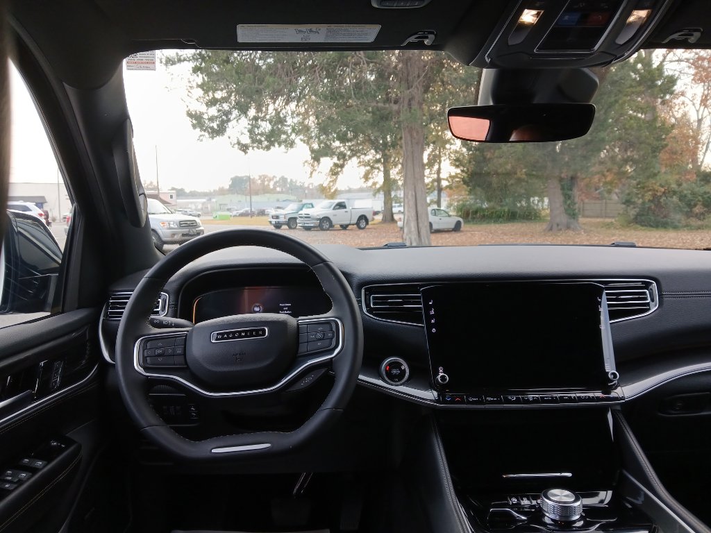 Used 2024 Jeep Wagoneer L Base image 7