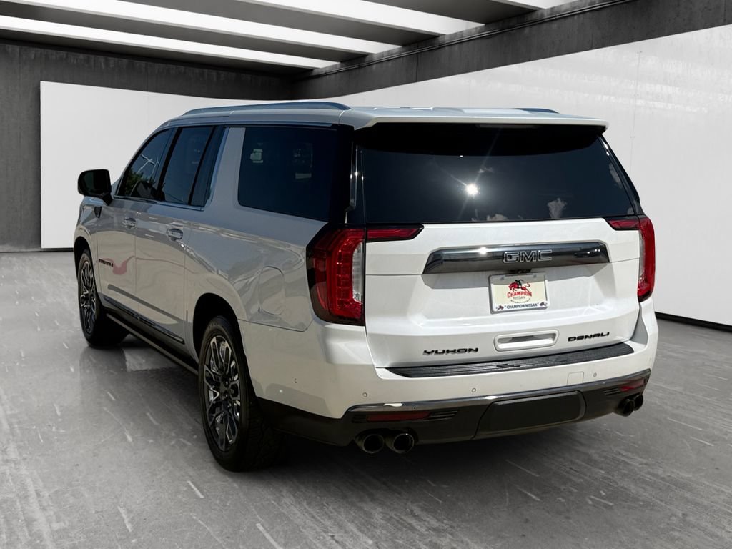 Used 2023 GMC Yukon XL Denali Ultimate AWD/4WD image 3