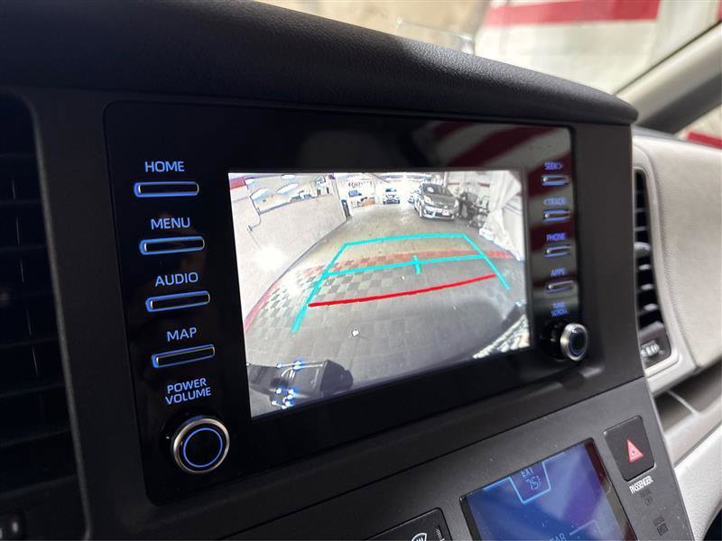 Used 2020 Toyota Sienna L FWD image 29