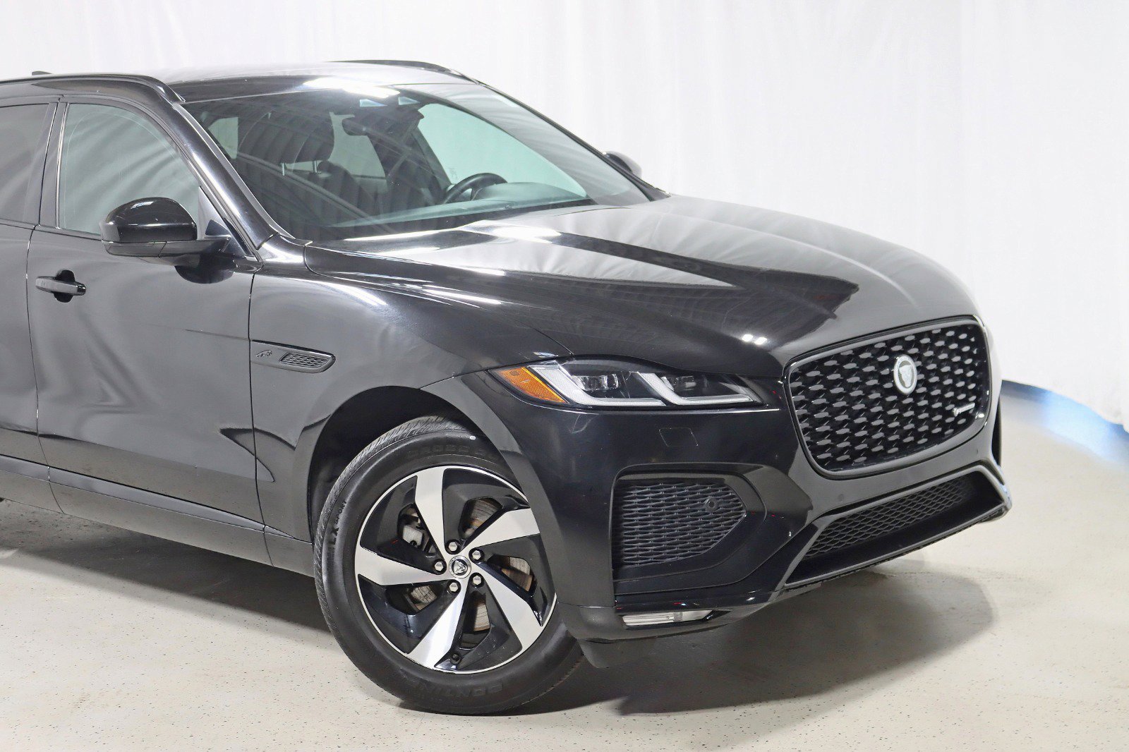 Used 2024 Jaguar F-PACE R-Dynamic S image 2