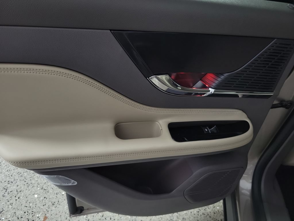Certified 2021 Lincoln Corsair FWD w/ Convenience Package image 14