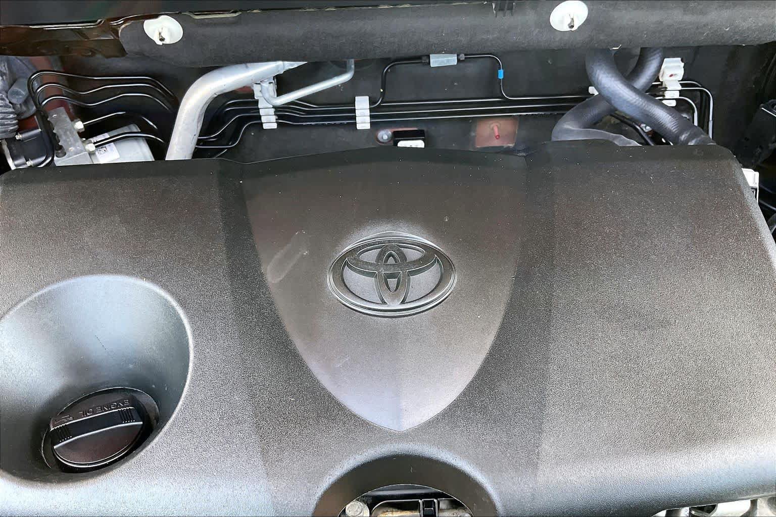 Used 2021 Toyota RAV4 XLE w/ Convenience Package FWD image 32