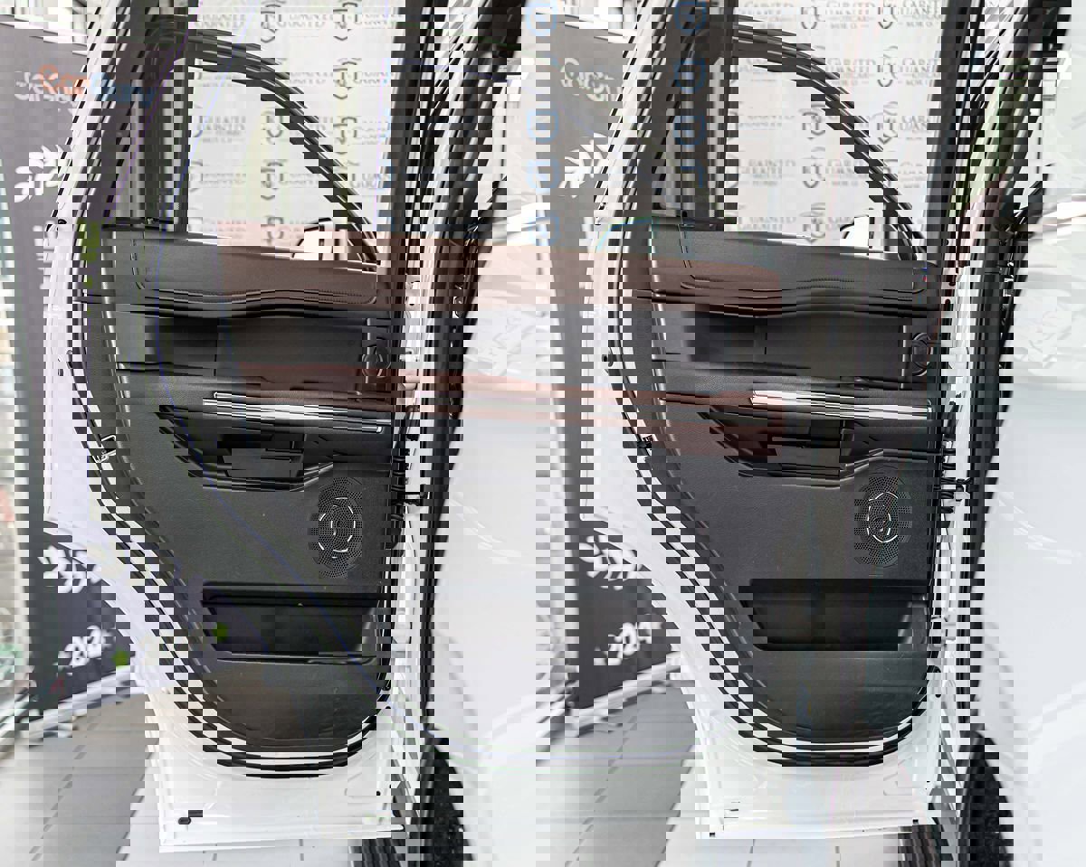 Used 2024 Ford Expedition Limited AWD/4WD image 36