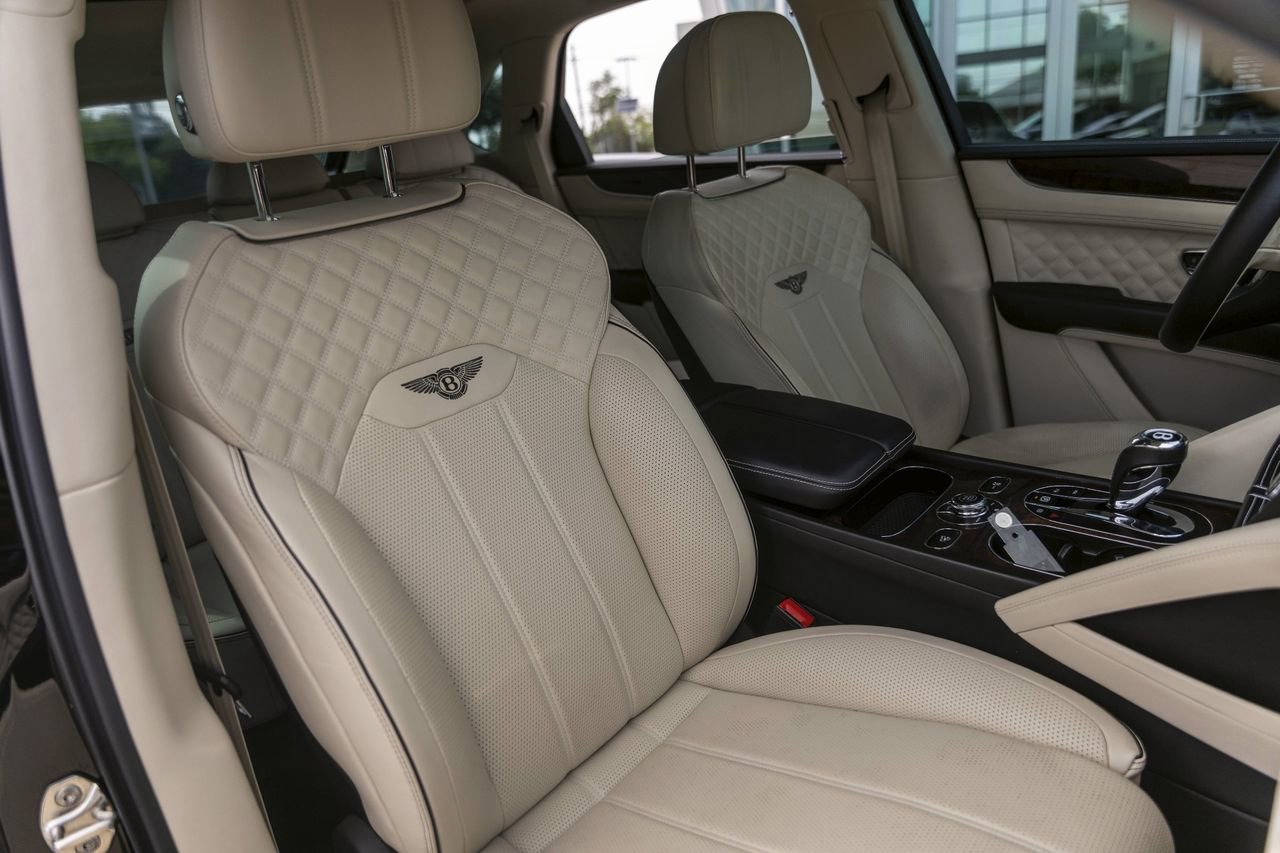 Used 2021 Bentley Bentayga AWD/4WD image 56