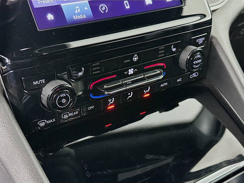 Certified 2024 Jeep Grand Cherokee Altitude image 25