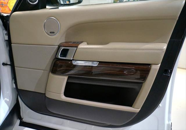 Used 2017 Land Rover Range Rover HSE image 16